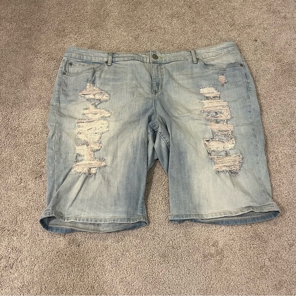 Torrid Boyfriend Distressed Denim Jean Shorts - Picture 1 of 10